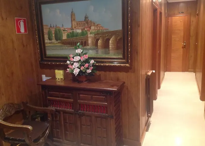 埃斯特法尼亚旅馆 招待所 3*