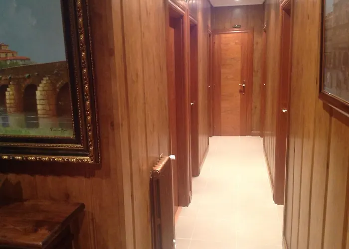 招待所 埃斯特法尼亚旅馆 3*